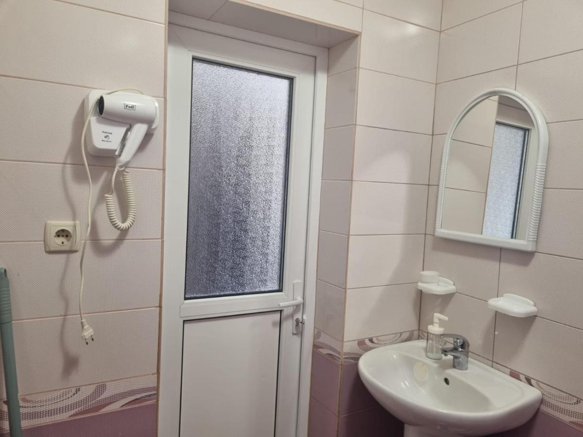מלון גגרה Ахра מראה חיצוני תמונה